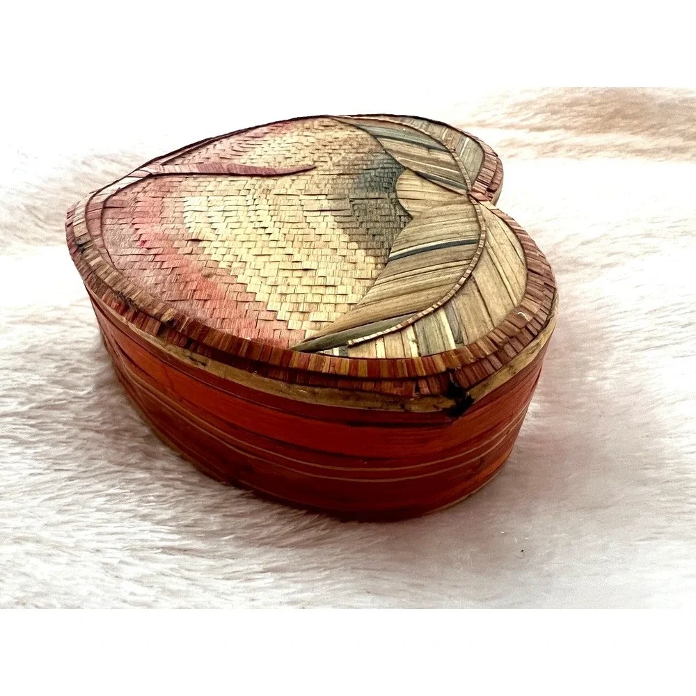 Heart Trinket Box Snake Tail Vintage Woven Straw‎ Folk Art Jewelry Box Mexico
